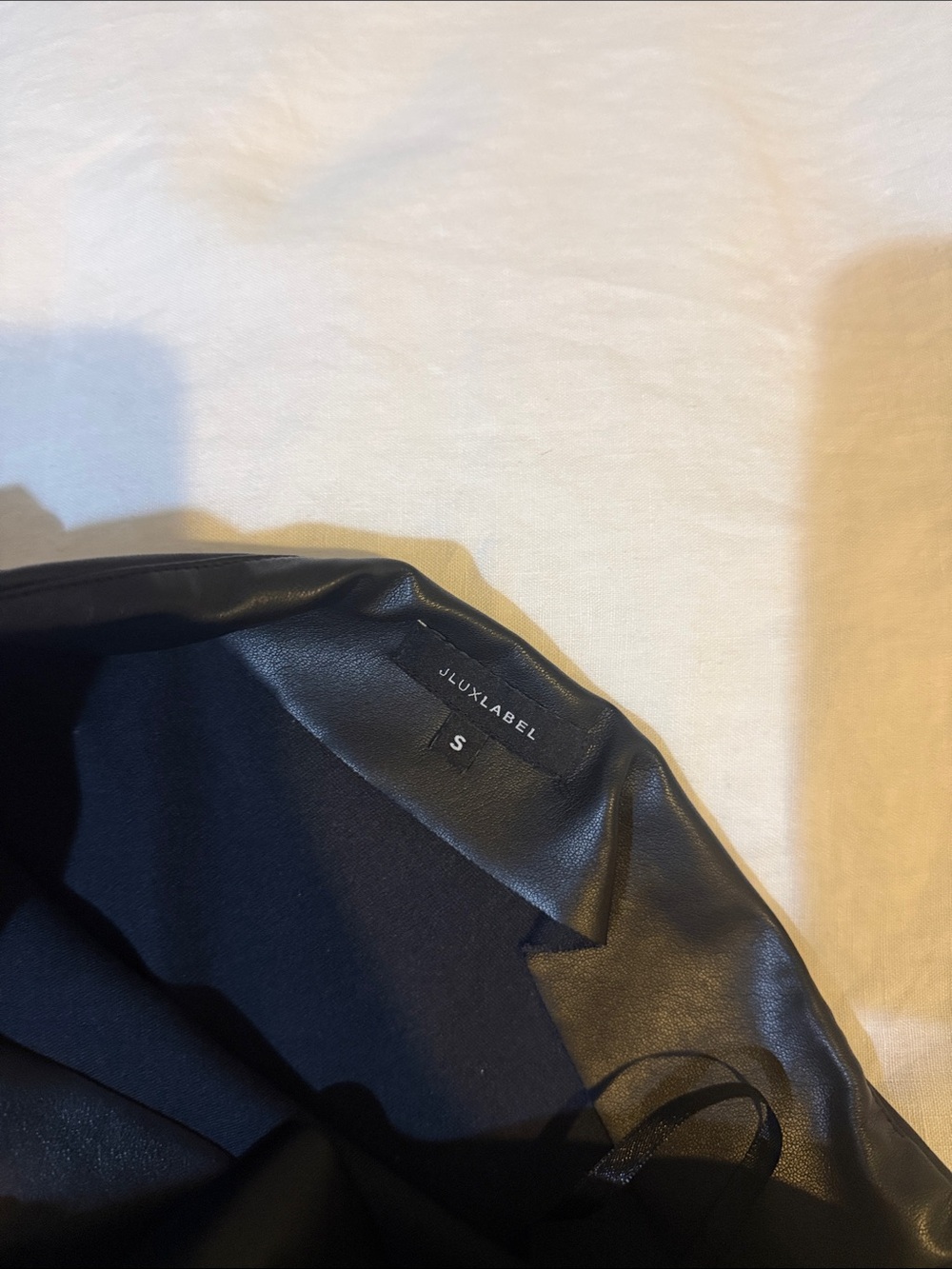 Jluxlabel Demi One Shoulder Top - Picture 4 of 4